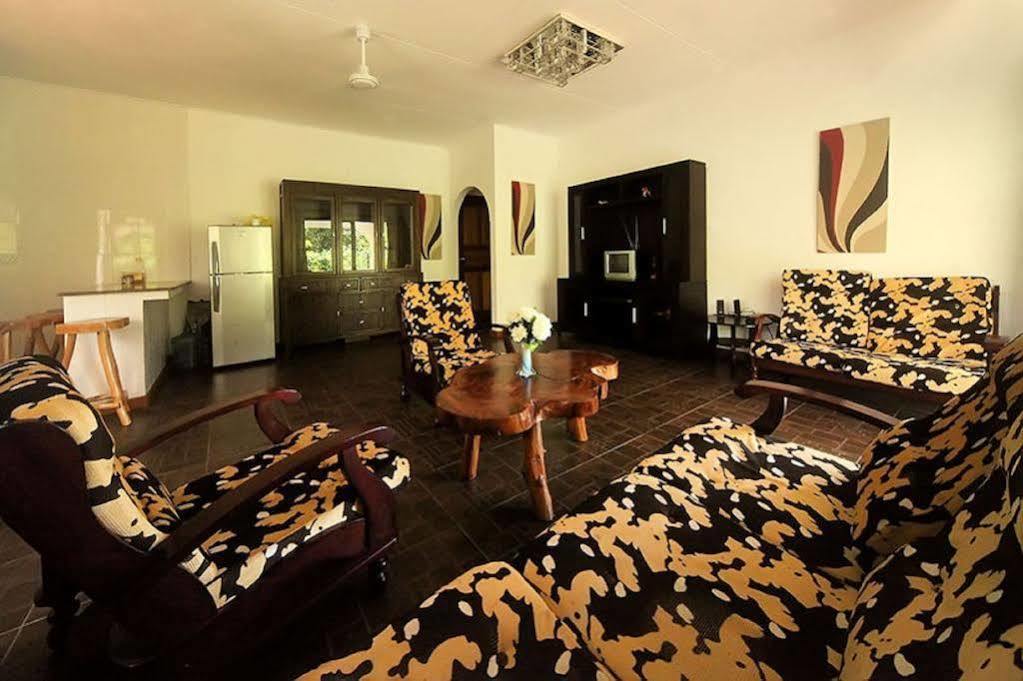 Coco Bay Guest House Anse Volbert Village Exterior foto